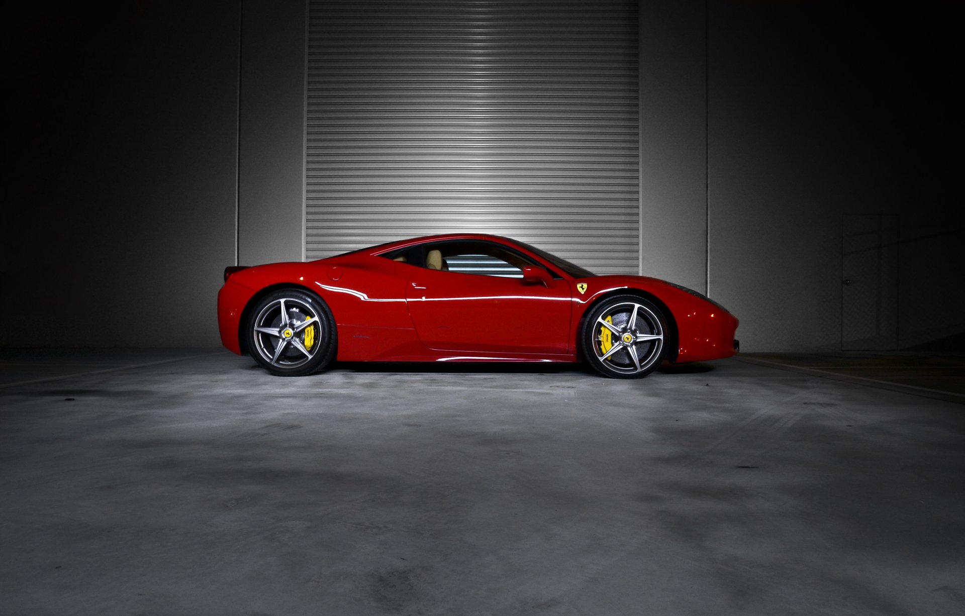 ferrari 458 italia czerwone ferrari czerwone profil felgi zaciski