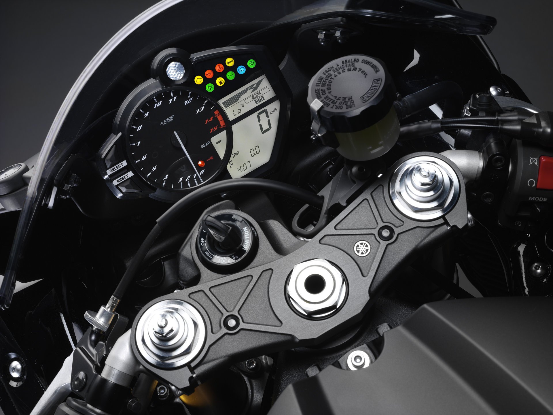 clipone schwarz yamaha yzf-r1 2009 instrumente display schlüssel sportbike motorrad moto p1 hi-tech fahrrad motorrad makro motorrad