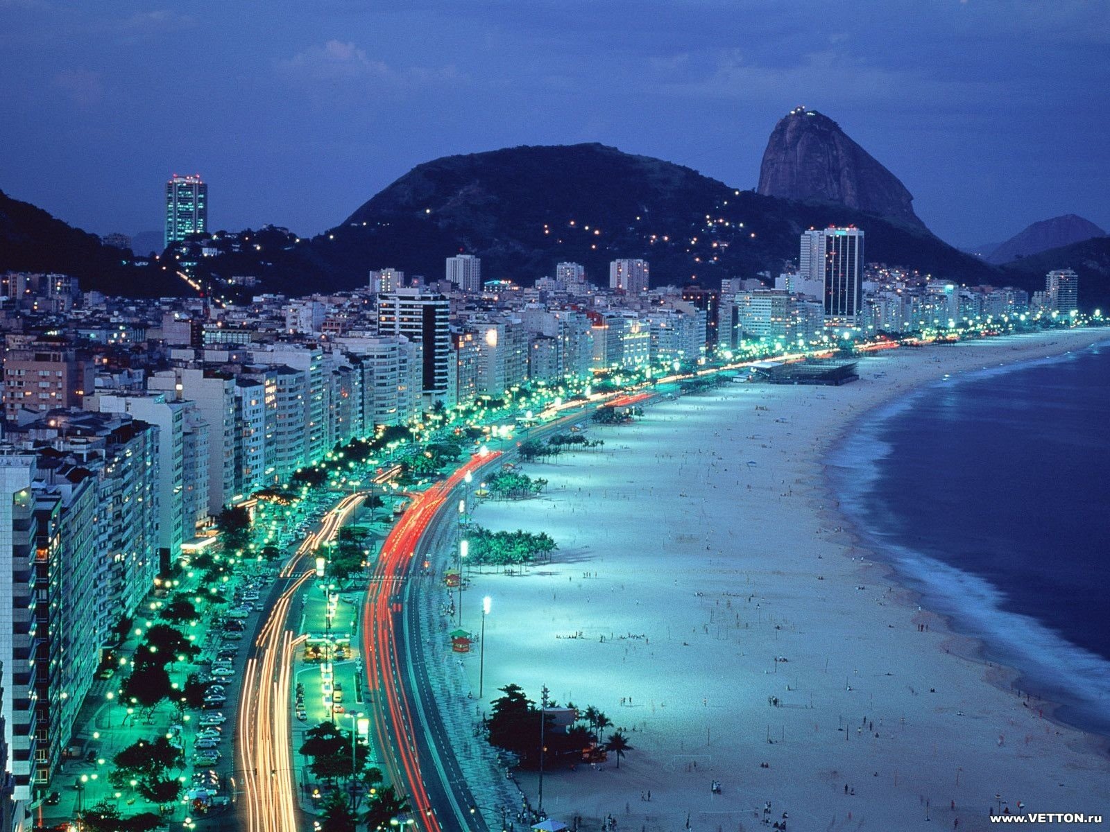 nacht stadt nacht rio de janeiro lichter meer küste brasilien himmel berge horizont gebäude straße straße draufsicht belichtung ufer ebbe strand