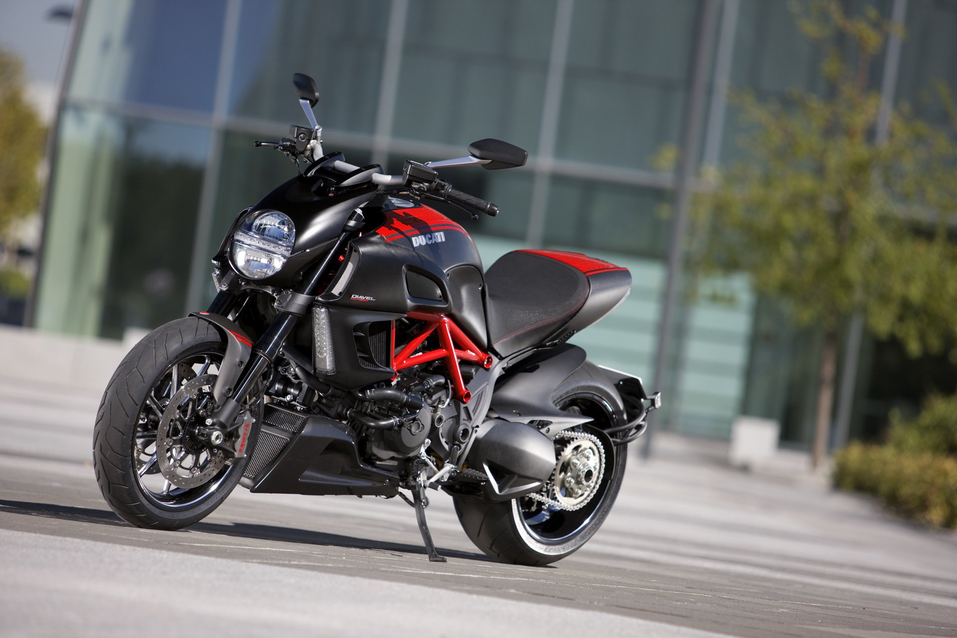 ducati diavel carbon nero ducati diavolo carbonio moto moto design techno italia moto hi-tech bici veicoli a motore