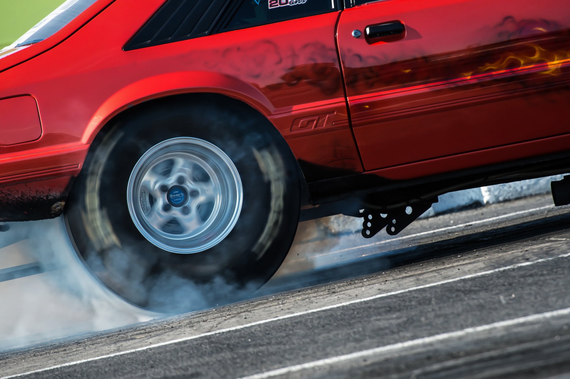 muscle car drag racing course roue fumée