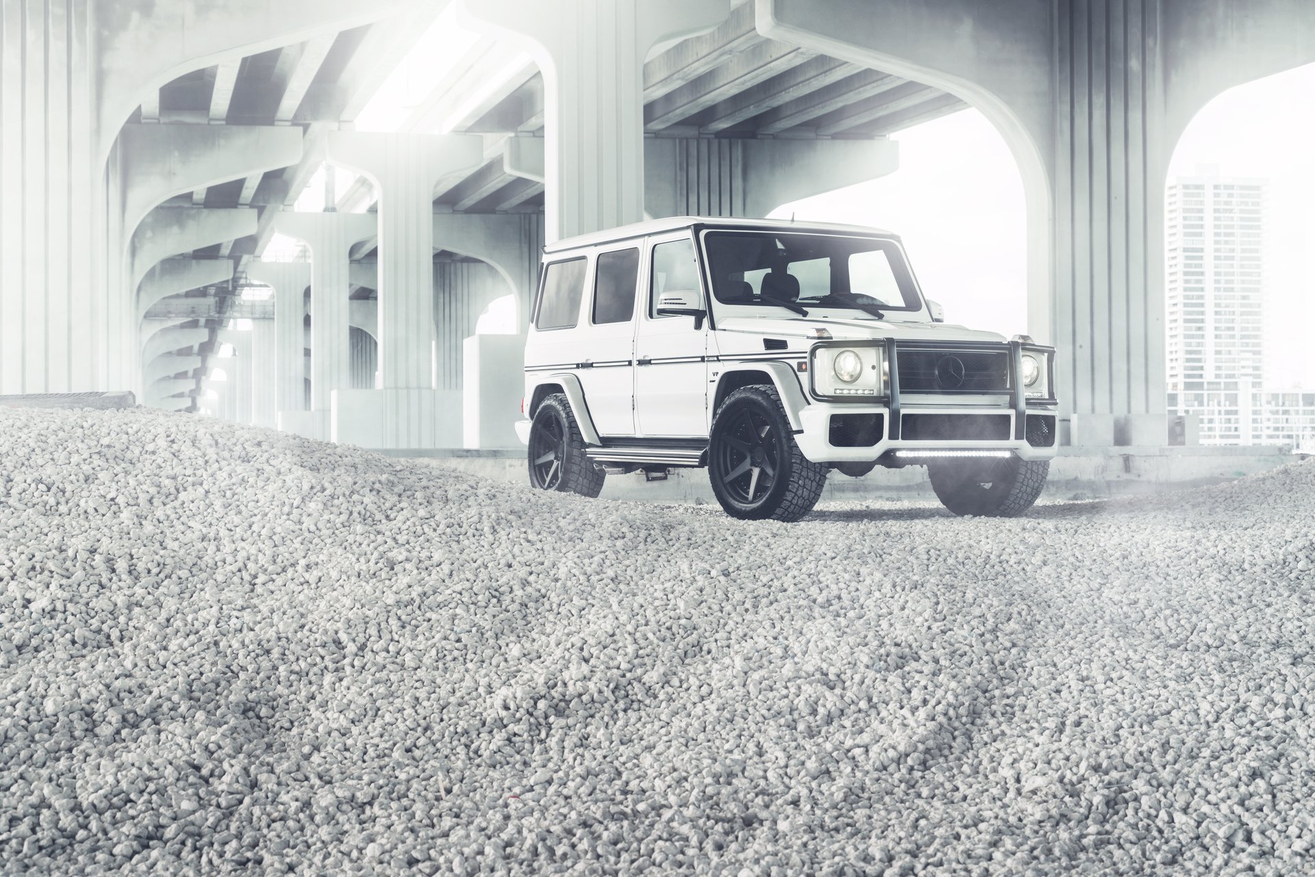 mercedes-benz g-klasse g55 w463 white front