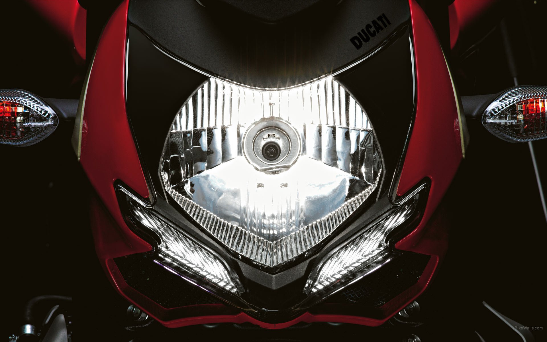 ducati streetfighter 848 sport bike streetfighter motorcycle moto ducati headlights light motorbike hi-tech macro bike motor transport