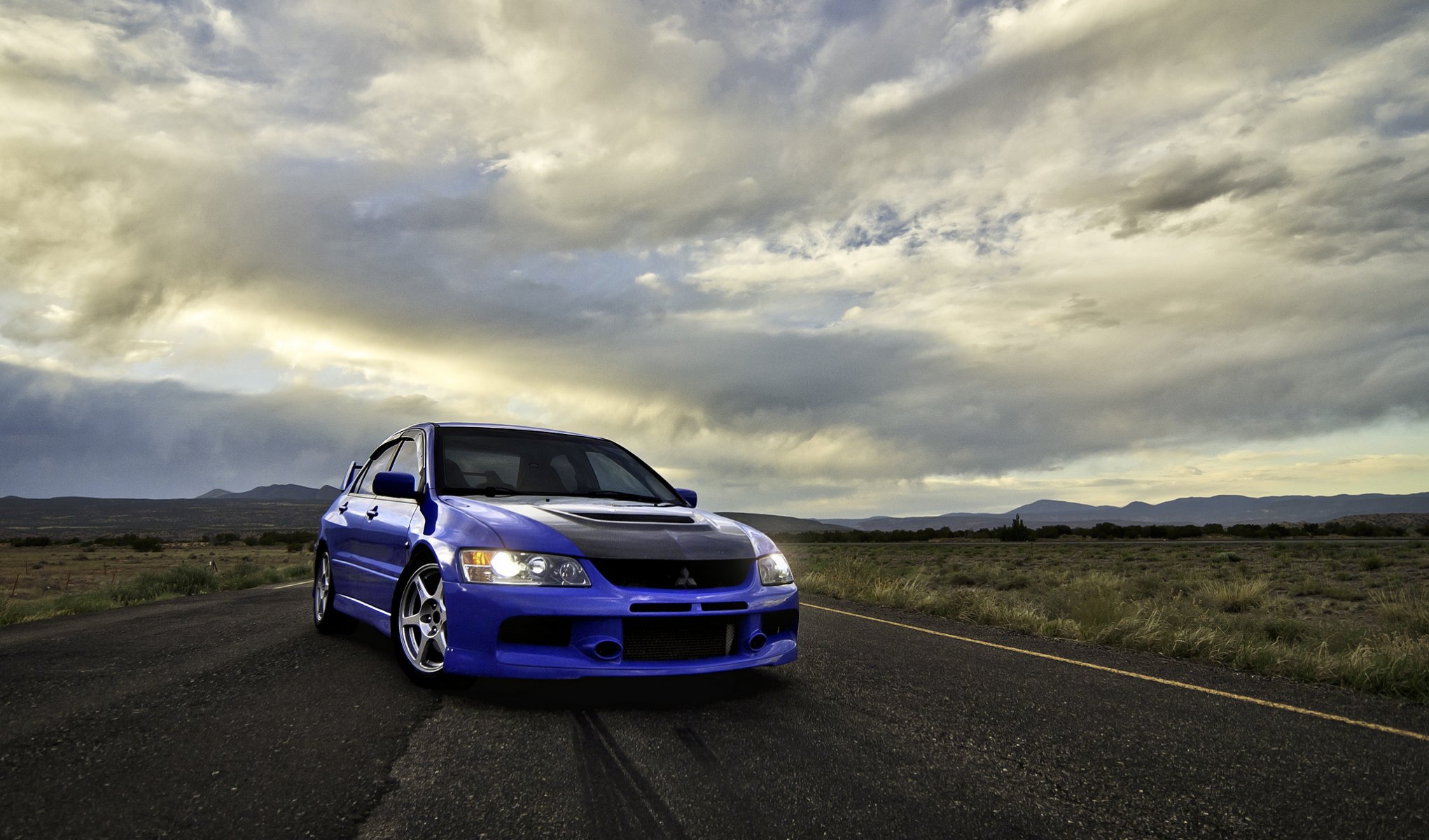 mitsubishi lancer evolution viii blau mitsubishi lancer evolution vorderansicht straße wolken