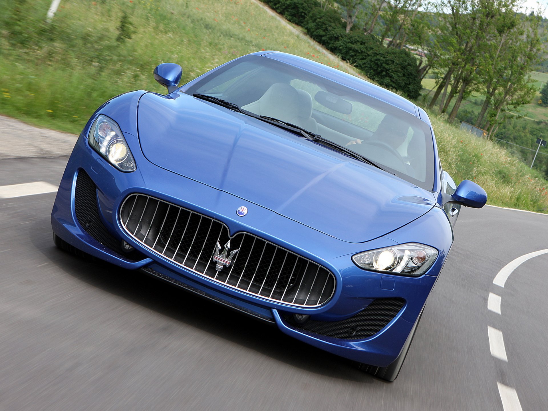 maserati granturismo sport maserati front road