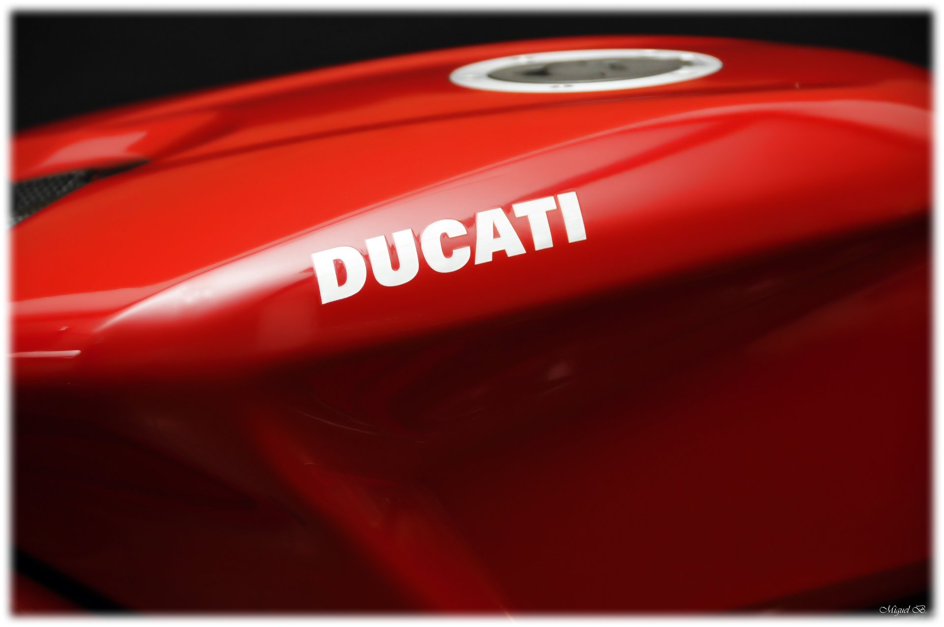 réservoir de gaz ducati 1098 sportbike rosso ducati sportbike moto macro moto rouge conception italie motobike salut-tech dirt bike mototransport