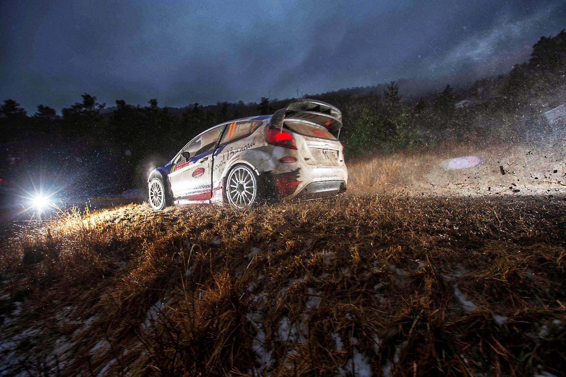 ford fiesta wrc rally rally deporte carrera auto noche luz suciedad