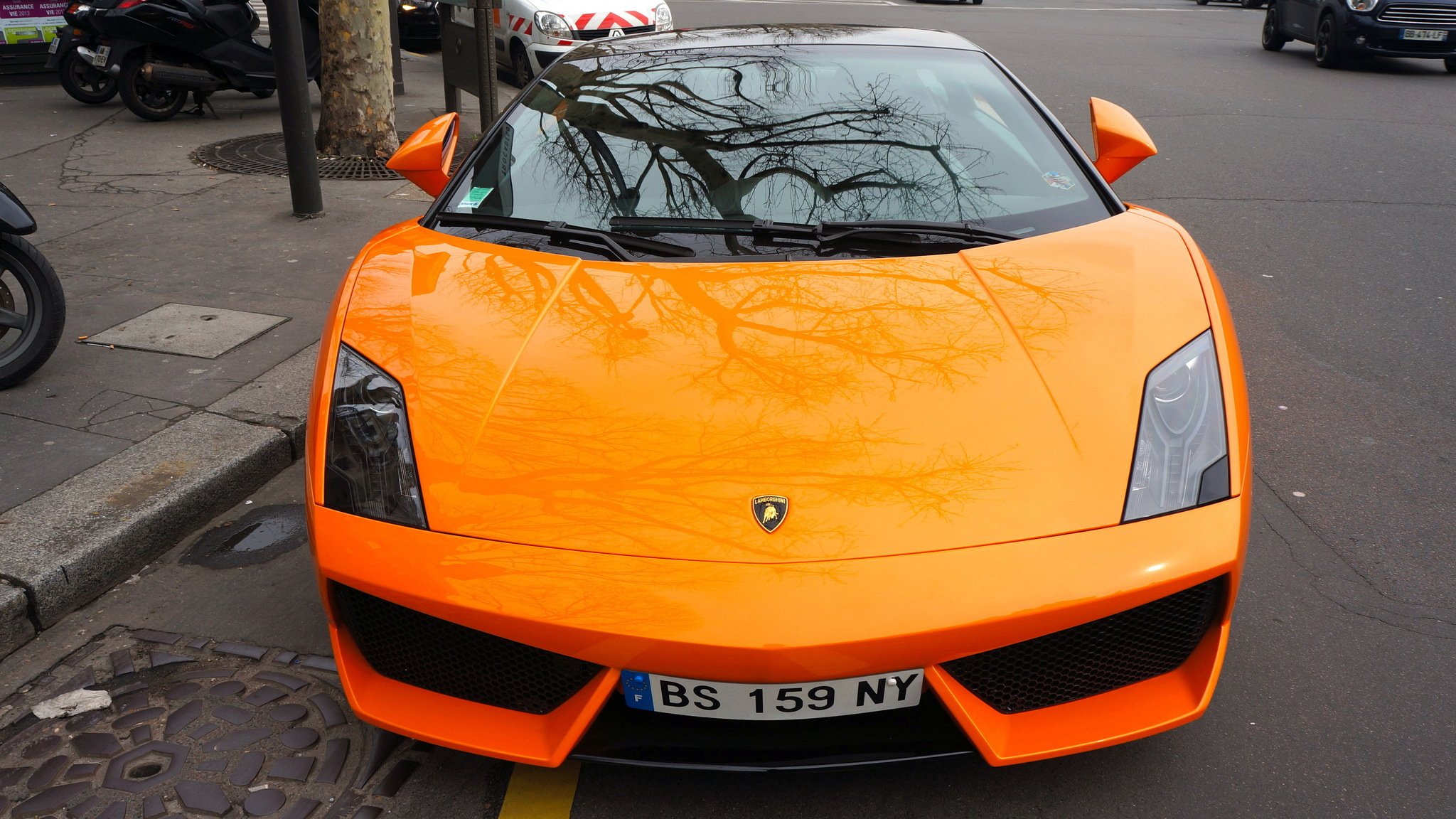 lamborghini gallardo orange supercar avant réflexion ville