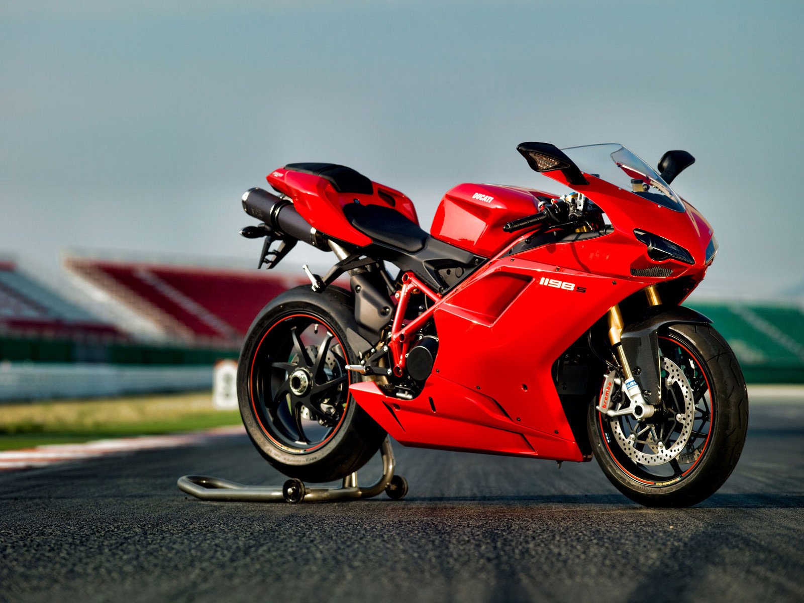 ducati 1198s sportbike дукати спортбайк мотоцикл мото красный трек дизайн италия мотобайк hi-tech байк мототранспорт