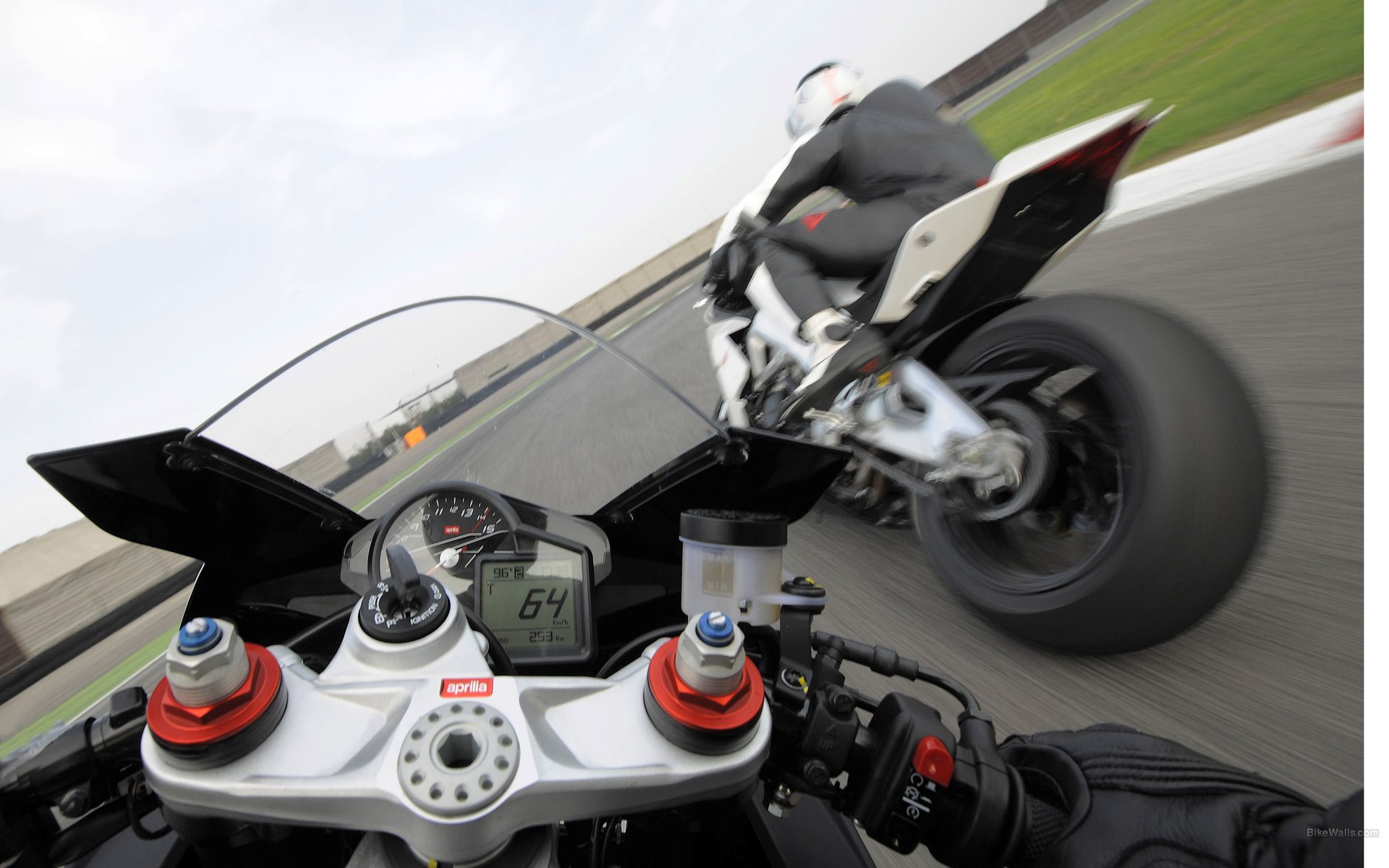 aprilia rsv4-r sportbike motorrad moto aprilia italien piloten track geschwindigkeit rennen instrumente anzeige sport motorsport fahrrad männer motorsport