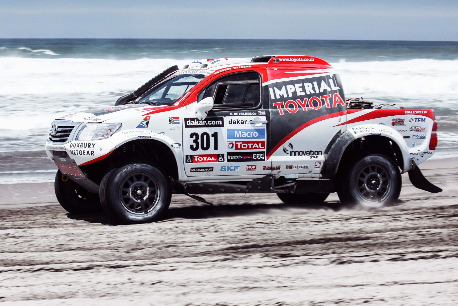 toyota auto suv dakar rally rally velocidad carrera deporte arena duna 2014 blanco coche vista lateral mar playa