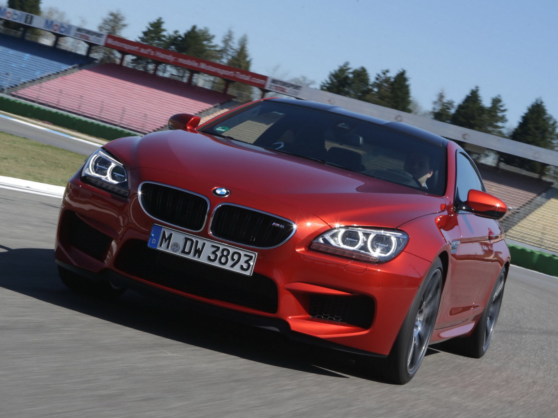 bmw m6 купе конкурс пакета машина в движении передок фары скорость