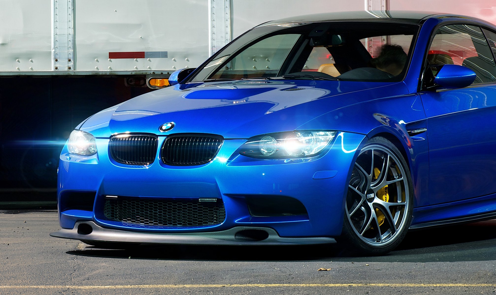 bmw m3 e92 blau bmw front scheinwerfer blendung schatten