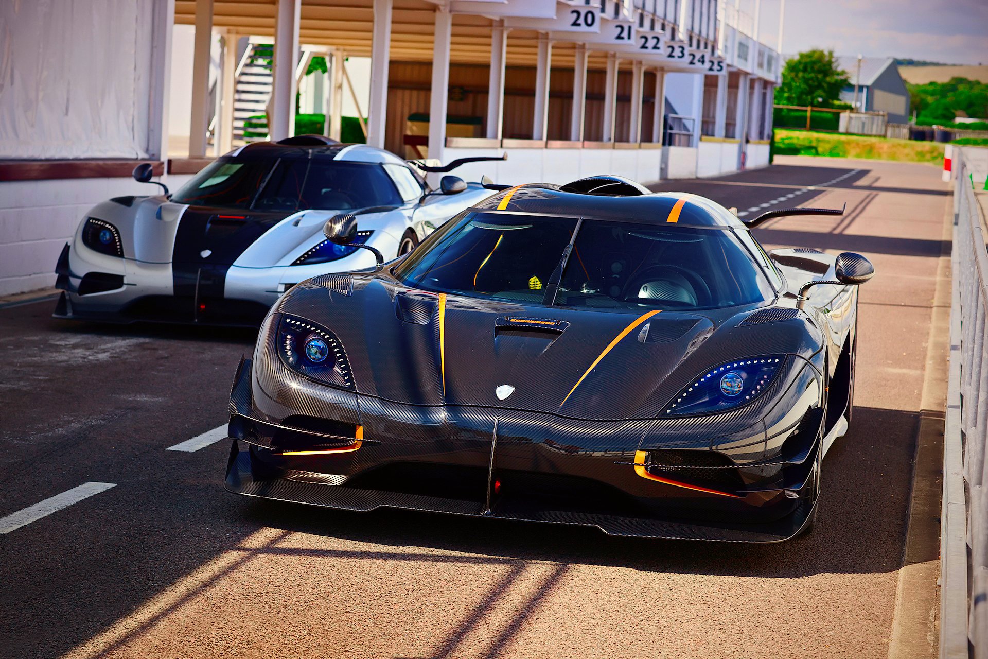 koenigsegg uno: 1 goodwood festival di velocità pista