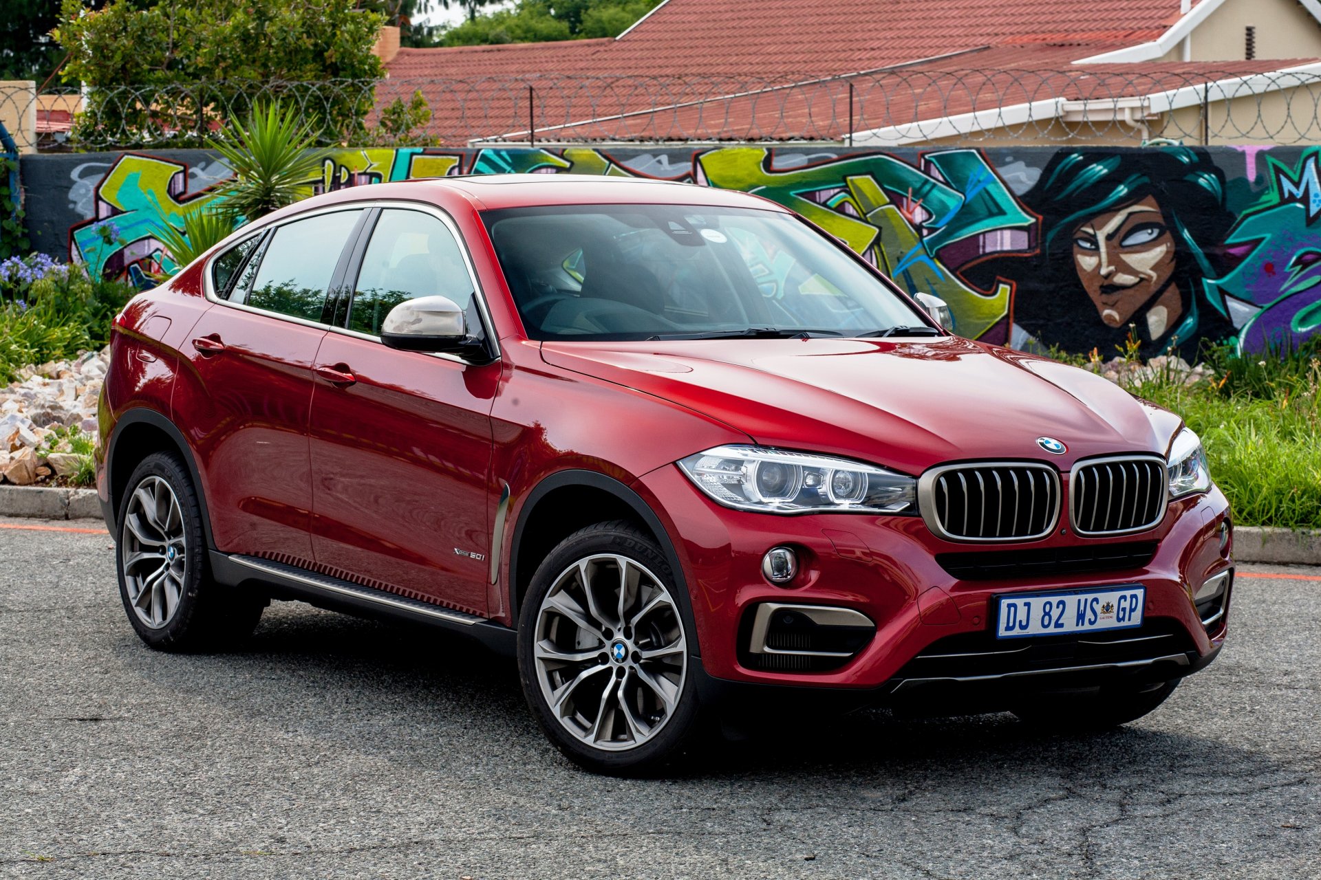 2015 bmw x6 four-wheel drive m sport za-spec f16 bmw graffiti fence thorn asphalt