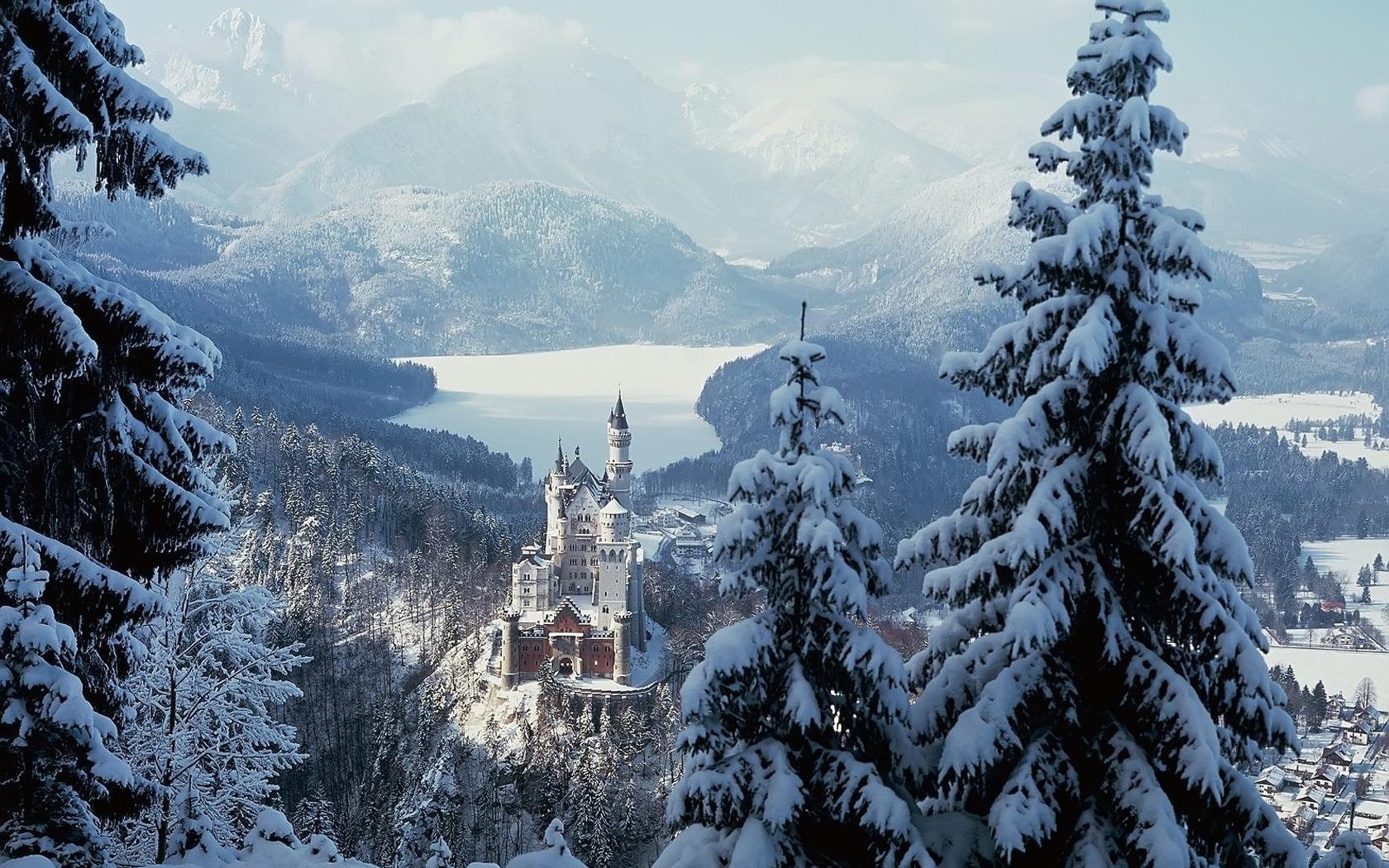 inverno montagne alberi di natale neve vista baviera castello lago in montagna alberi innevati paesaggio bellezza gelo