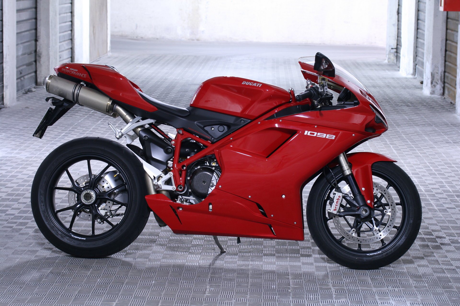 ducati 1098 sportbike rosso ducati sportbike motorcycle moto red design italy motorbike garage light bike hi-tech motor transport