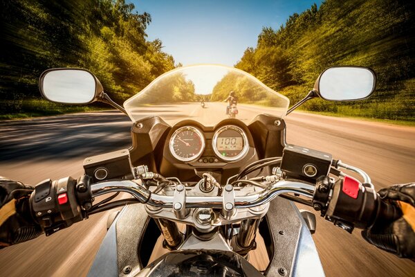 L effet de la vitesse de la circulation sur une moto