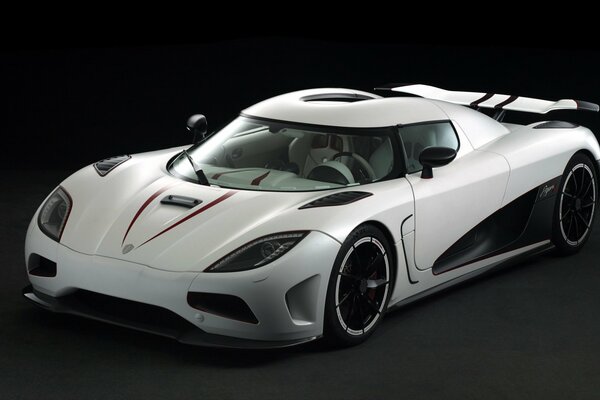 Koenigsegg 2011 bianco