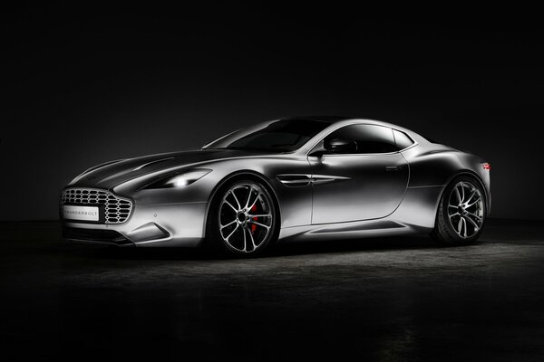 Aston Martin Super Car auf schwarzem Hintergrund