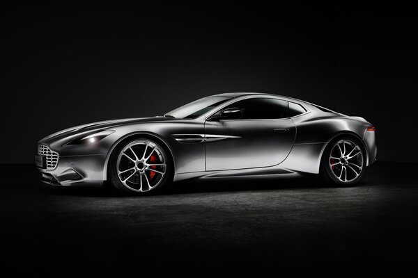 Argento Aston Martin lato