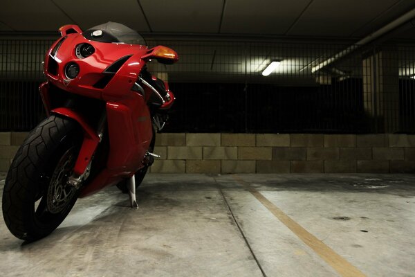 Ducati 999 rosso in the garage