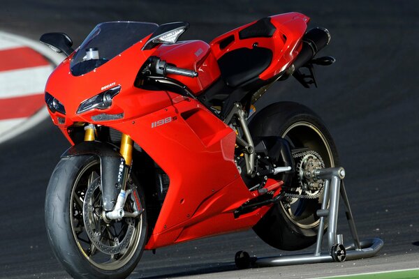 Rouge Italien designer Motobike