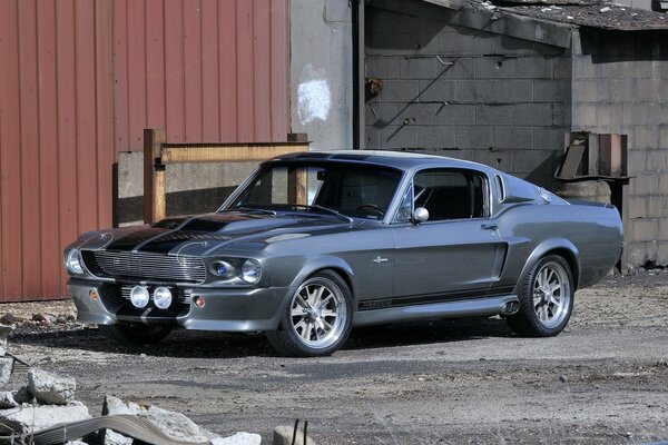 Ford Mustang, 2000, participe au tournage de films cultes