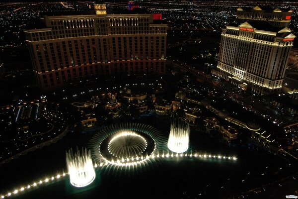 Fontane alte della notte di Las Vegas