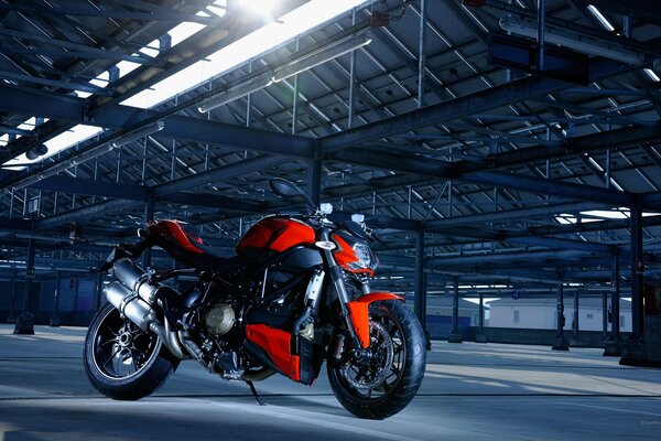 Sport bike ducati streetfighter