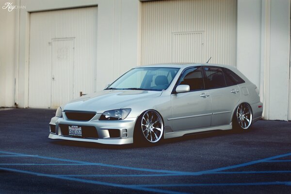 Understated Lexus with an unusual wheel arrangement