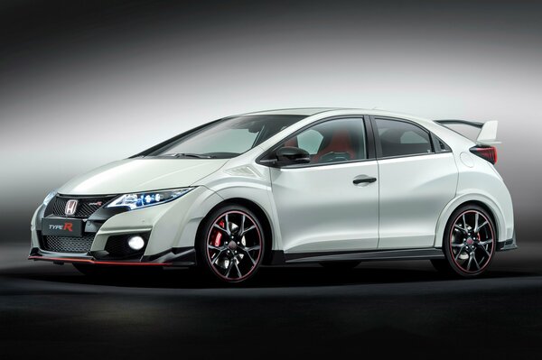 Cool Honda Civic 2015 sul podio