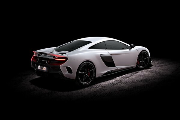 Blanc sportcar mclaren 675lt 2015 vue latérale