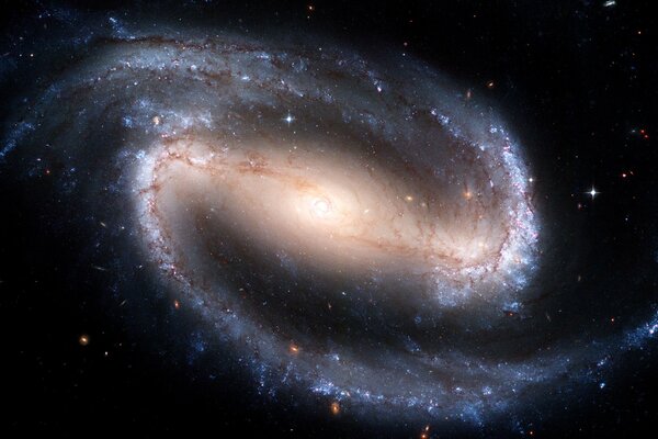 Una galaxia con muchas estrellas y planetas diferentes