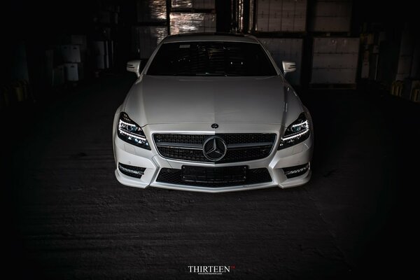 Photo of a white mercedes car