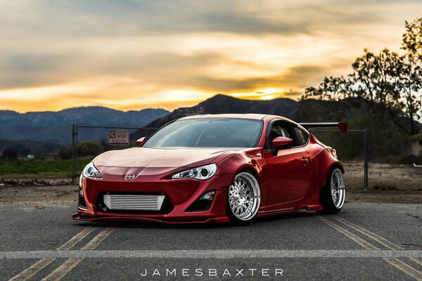 Toyota gt86 subaru rojo vista frontal tres cuartos