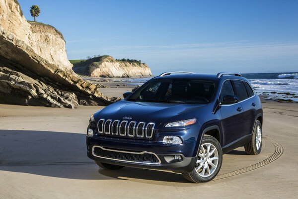 Jeep cherokee en la playa