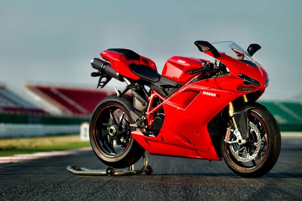 Ducati 1198S colore rosso