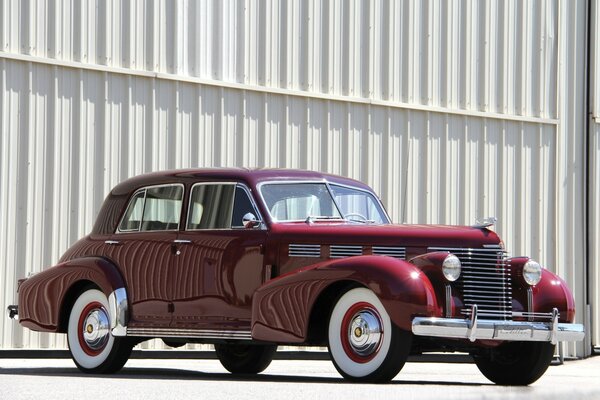 Voiture Vintage cerise Cadillac