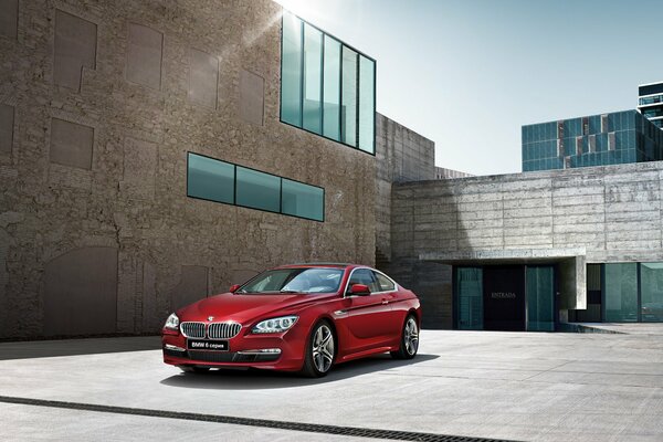 BMW coupé de color rojo y vino