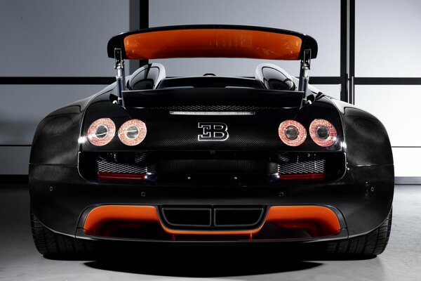 Bugatti veyron grand sport con vista posteriore alare