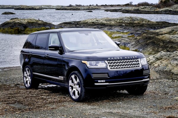 Strict , familial, confortable range rover