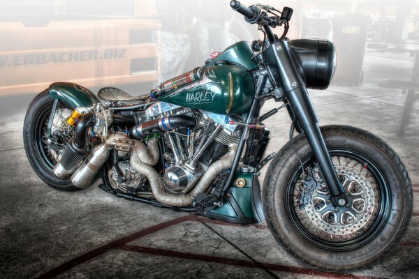 Harley Davidson verde lado