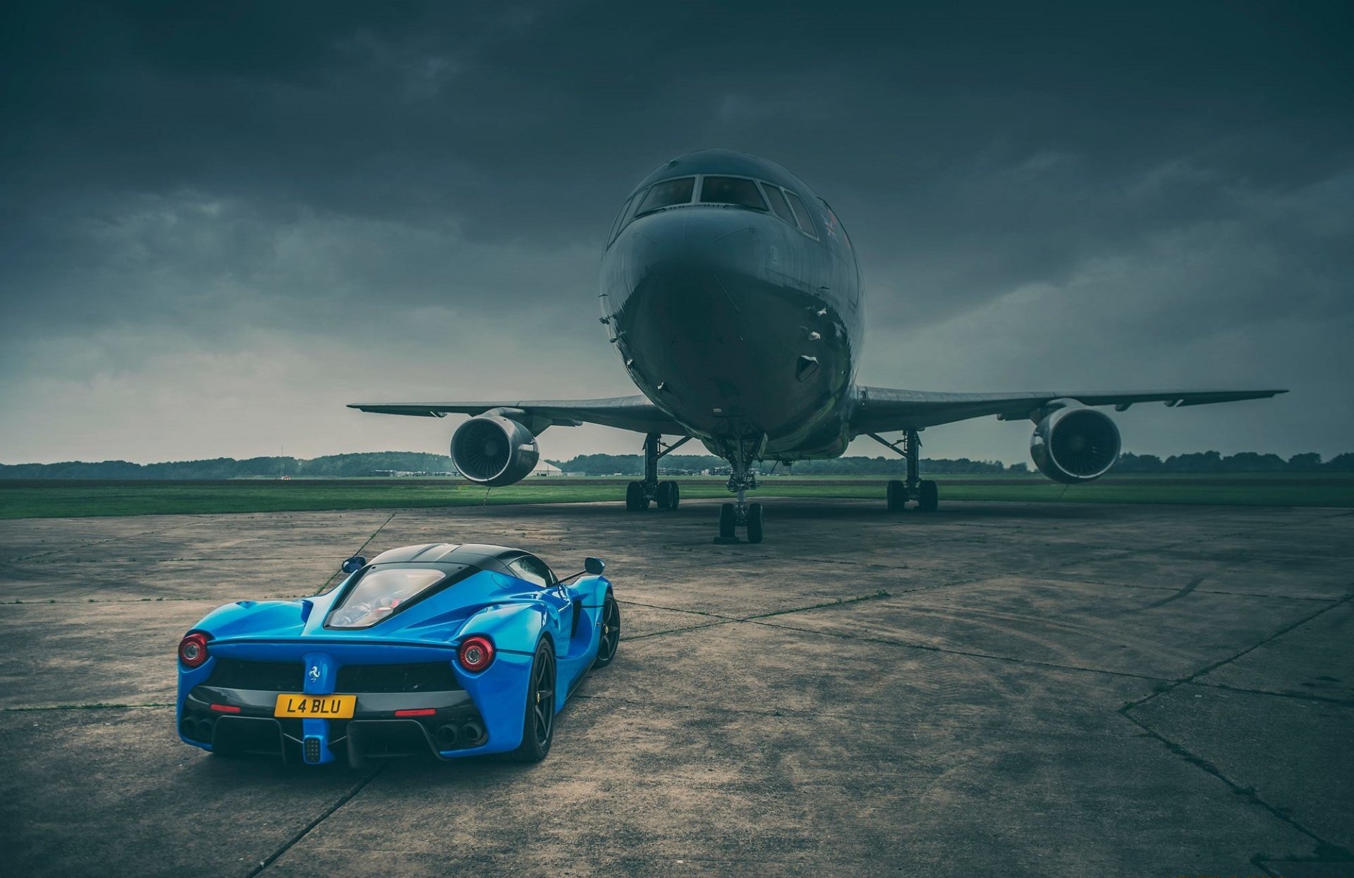 ferrari laferrari azul superdeportivo avión trasero pista