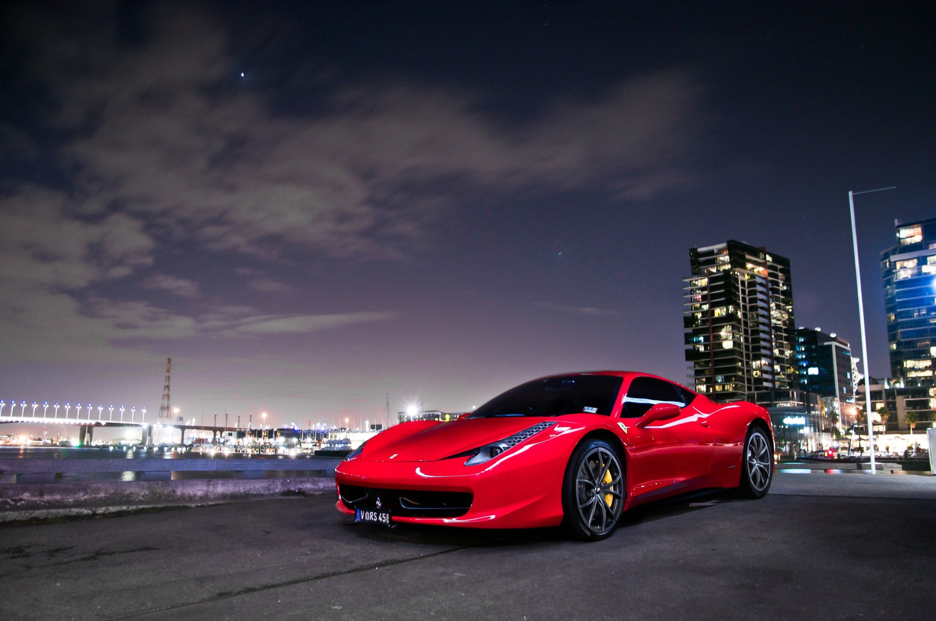 ferrari 458 italia rouge ferrari rouge vue de face ciel nuages étoiles