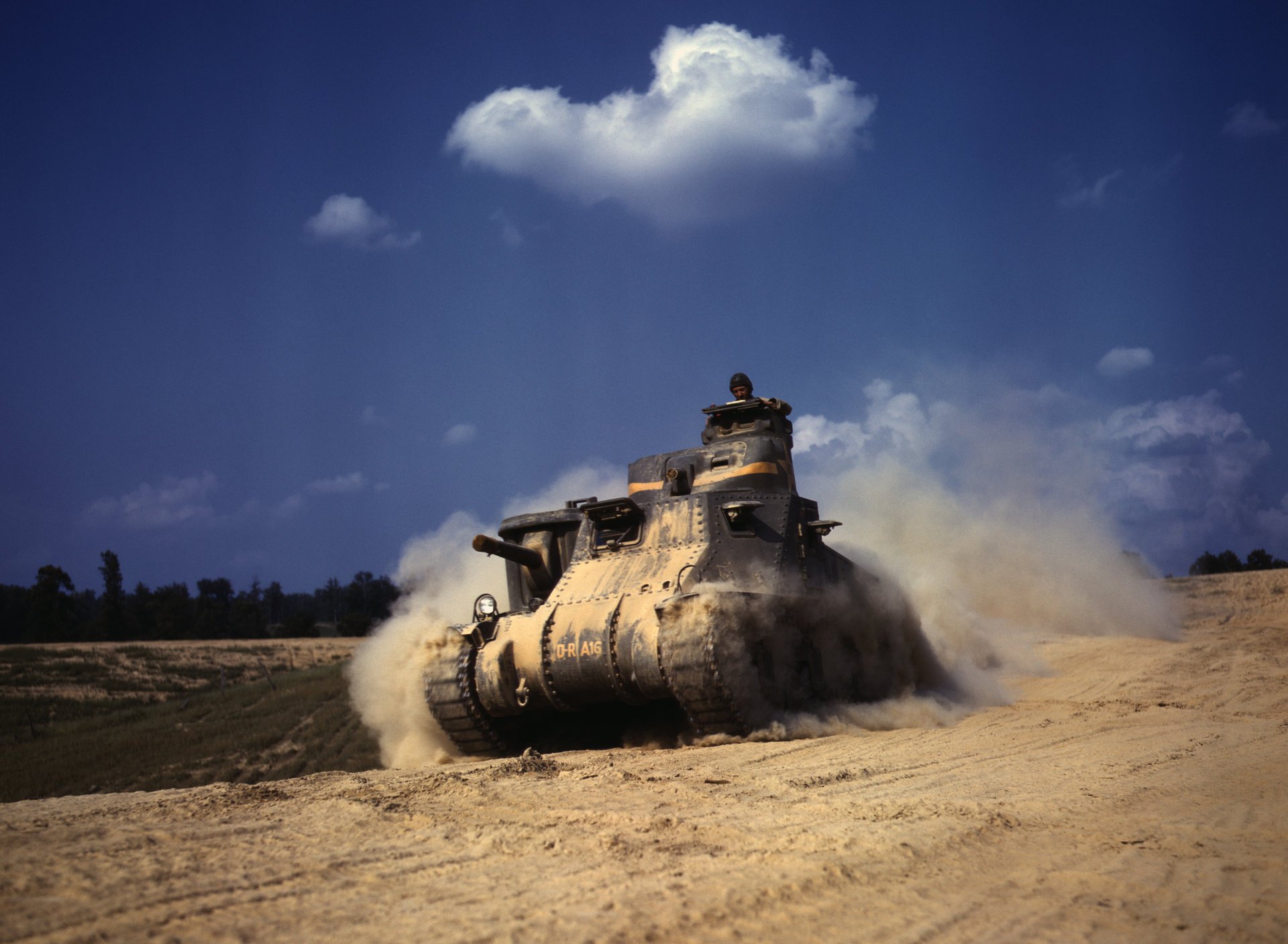 réservoir dans la poussière m3lee grant sable technique mouvement poussière fumée nuages champ ciel matériel militaire