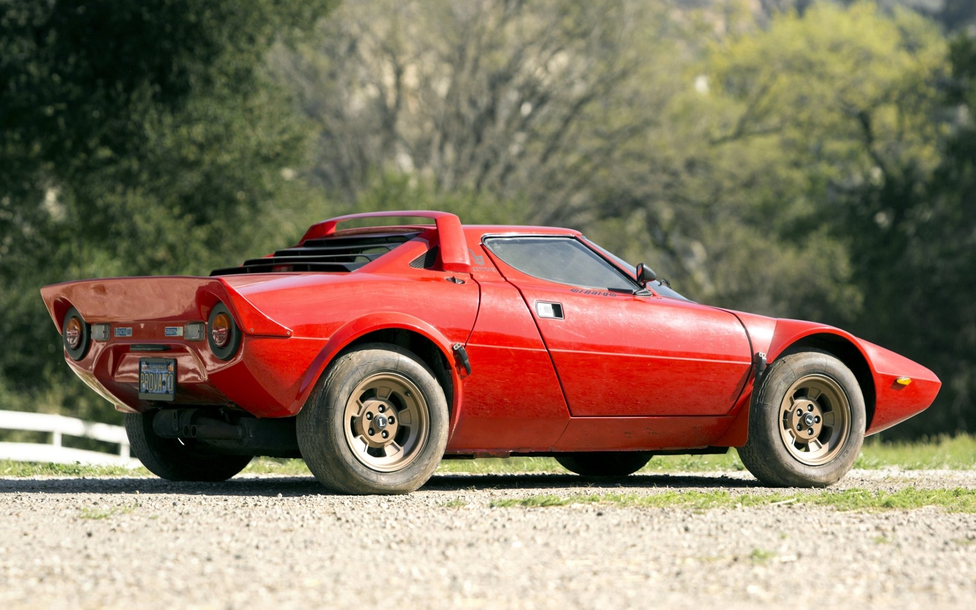 lancia stratos hf 1973 lancia stratos supersamochód widok z tyłu