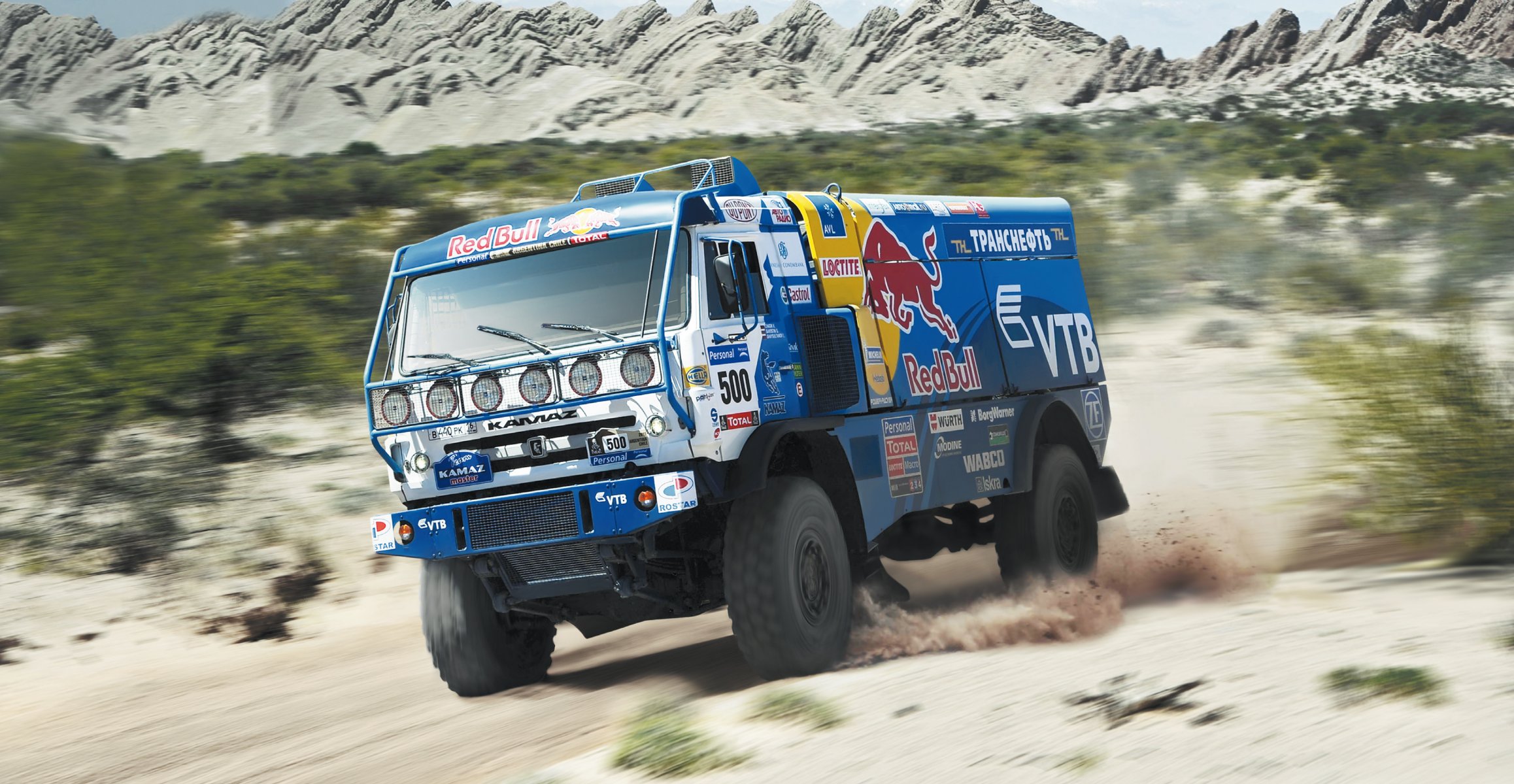 dakar kamaz maître kamaz camion sable montagnes vitesse arbres herbe ciel nuages