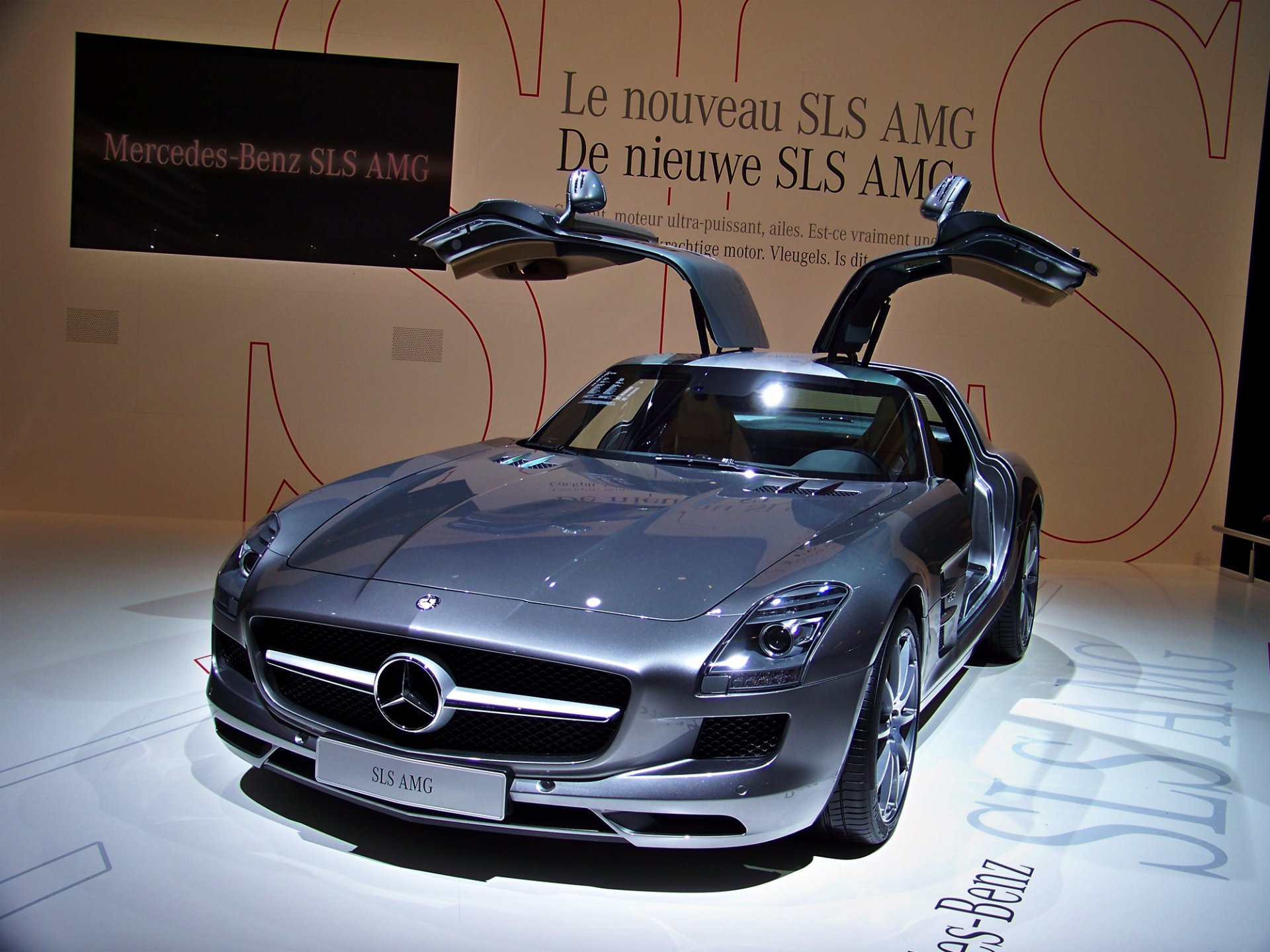 superauto mercedes - benz sls amg supercar carrozzeria porte ad ala di gabbiano