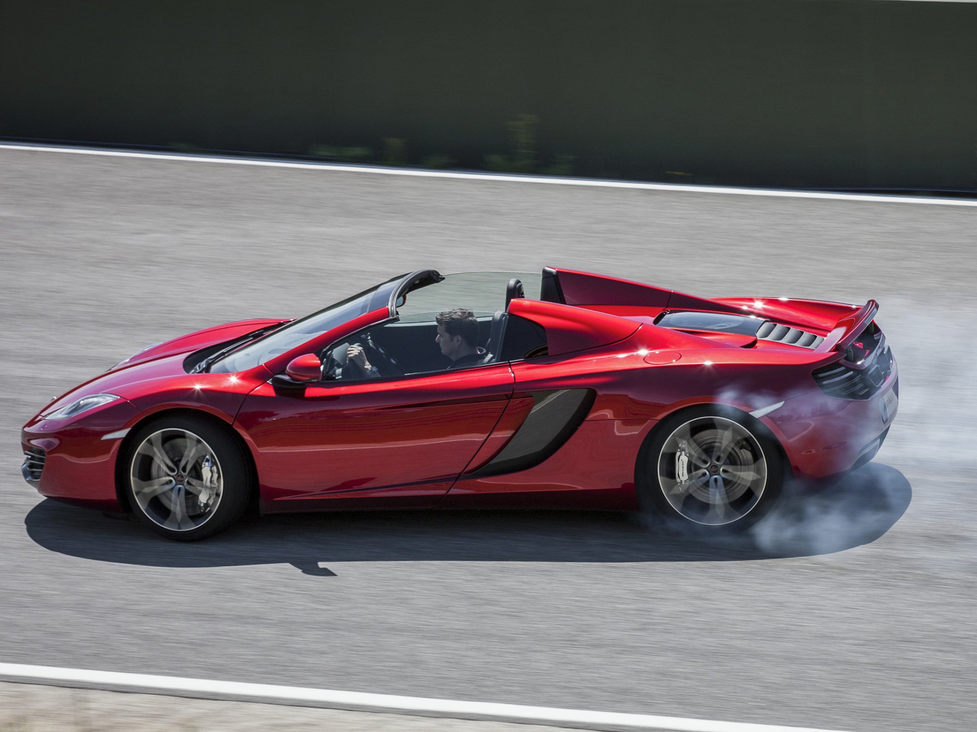 mclaren mp4-12c spyder spider auto fumée